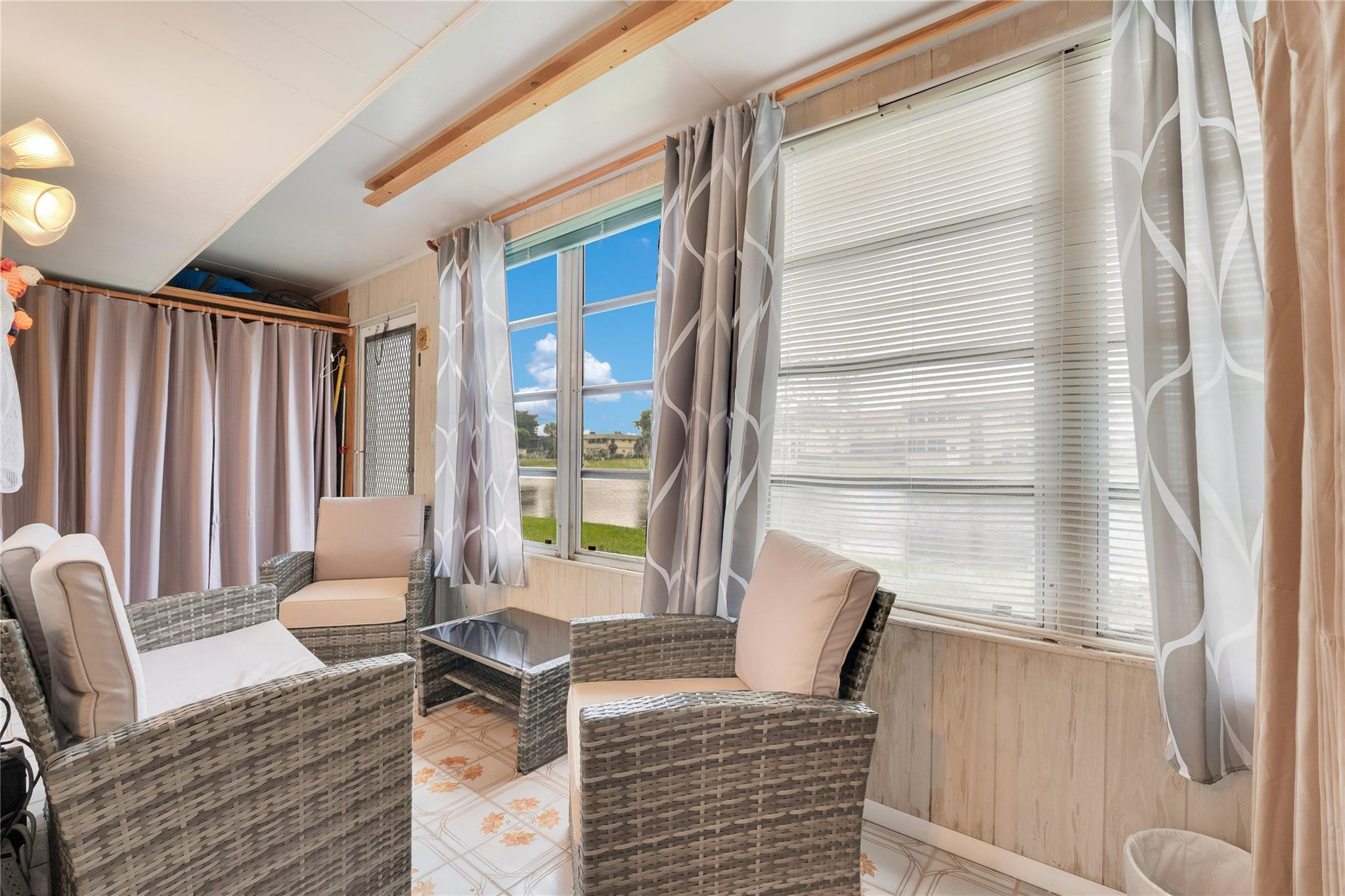 KINGS POINT VALENCIA CONDOS - Residential