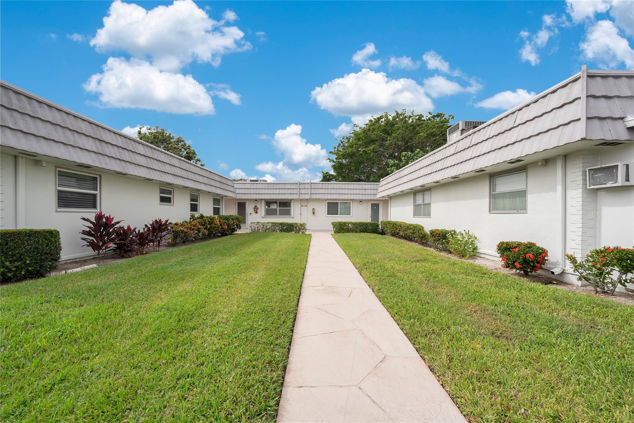 KINGS POINT VALENCIA CONDOS - Residential