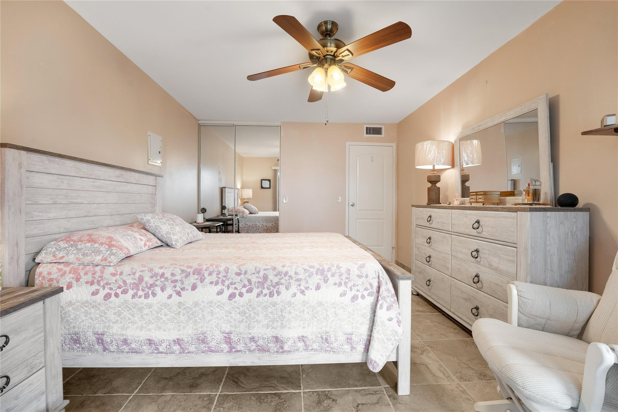 KINGS POINT VALENCIA CONDOS - Residential