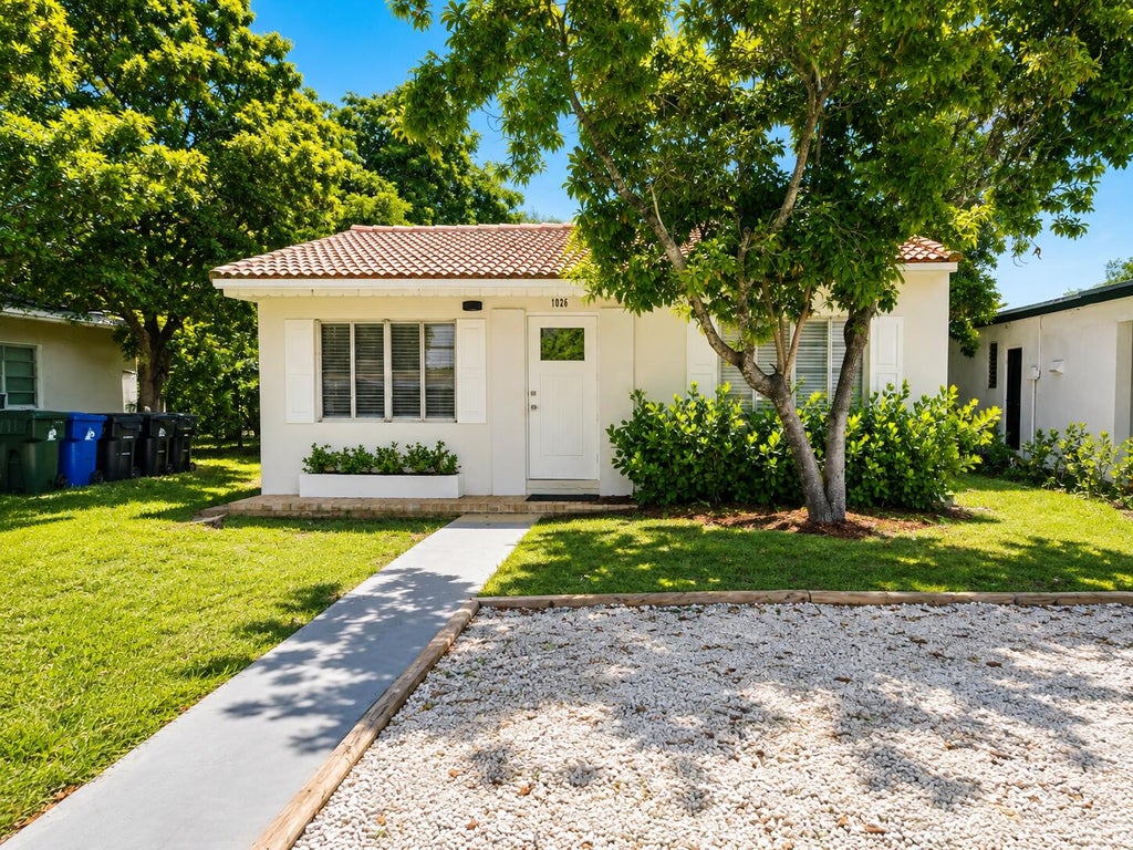Photo of 1026 NW 7TH Avenue, Fort Lauderdale, FL 33311 (MLS # B26076008)