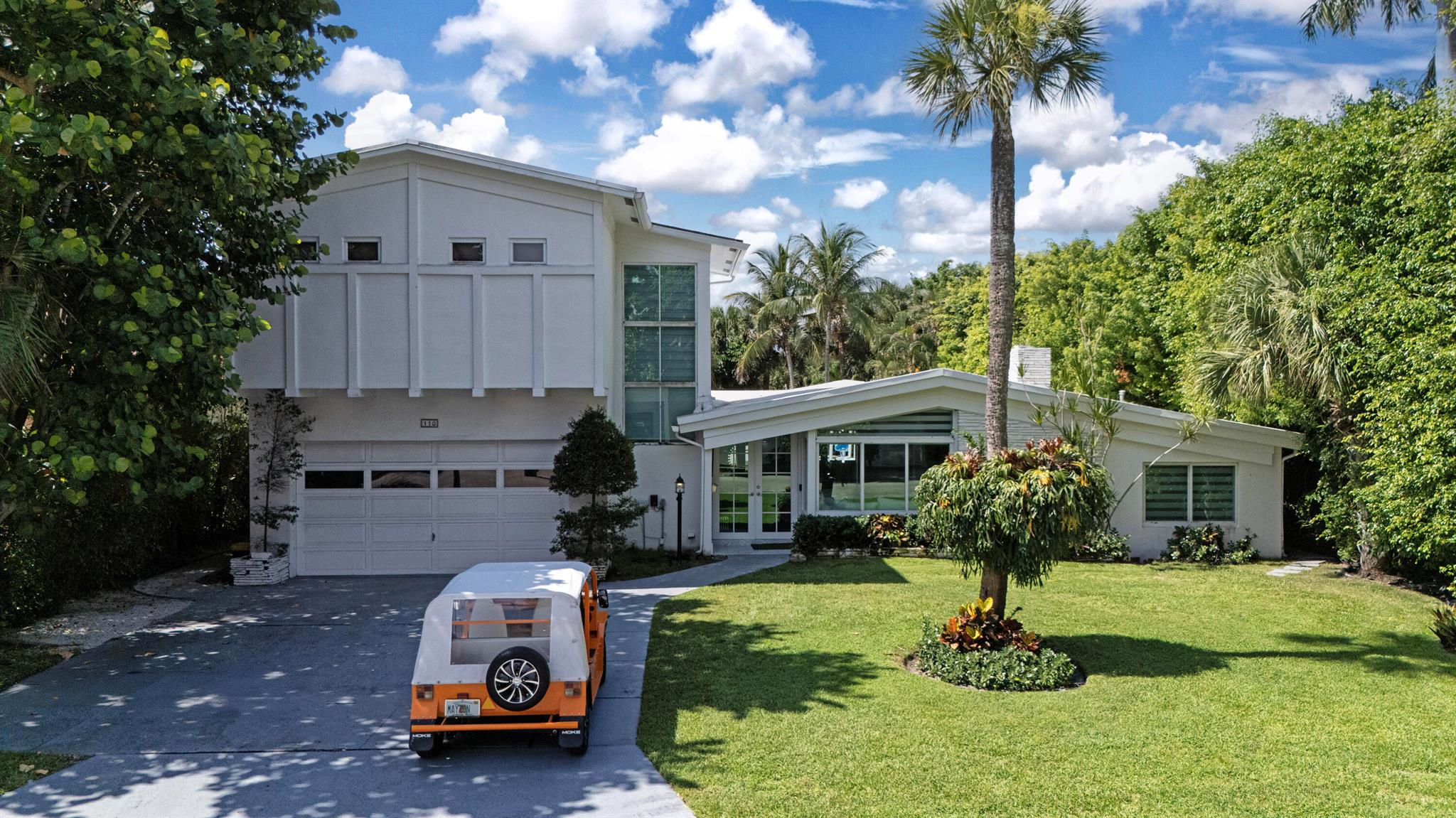 This fabulous property is 11,850 square feet in the heart of SoSo. Boasting a new modern kitchen this five bedroom home offers so many options to any buyer. The loft Bedroom is tucked away and offers an oasis away from the rest of the house.... Great florida room that can be screened in and a beuatiful backyard with large pool and spa. Please call for appointment and private showing !!