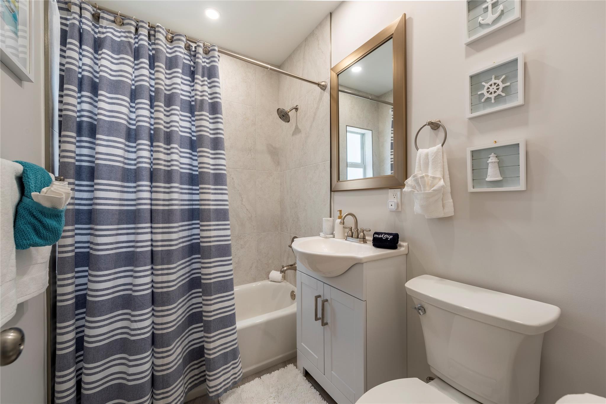 HILLSBORO SHORES - Residential Income