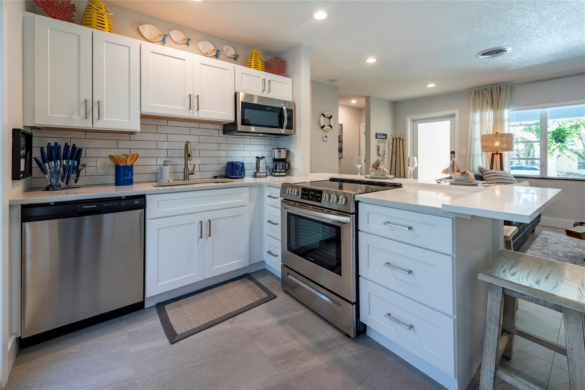 HILLSBORO SHORES - Residential Income