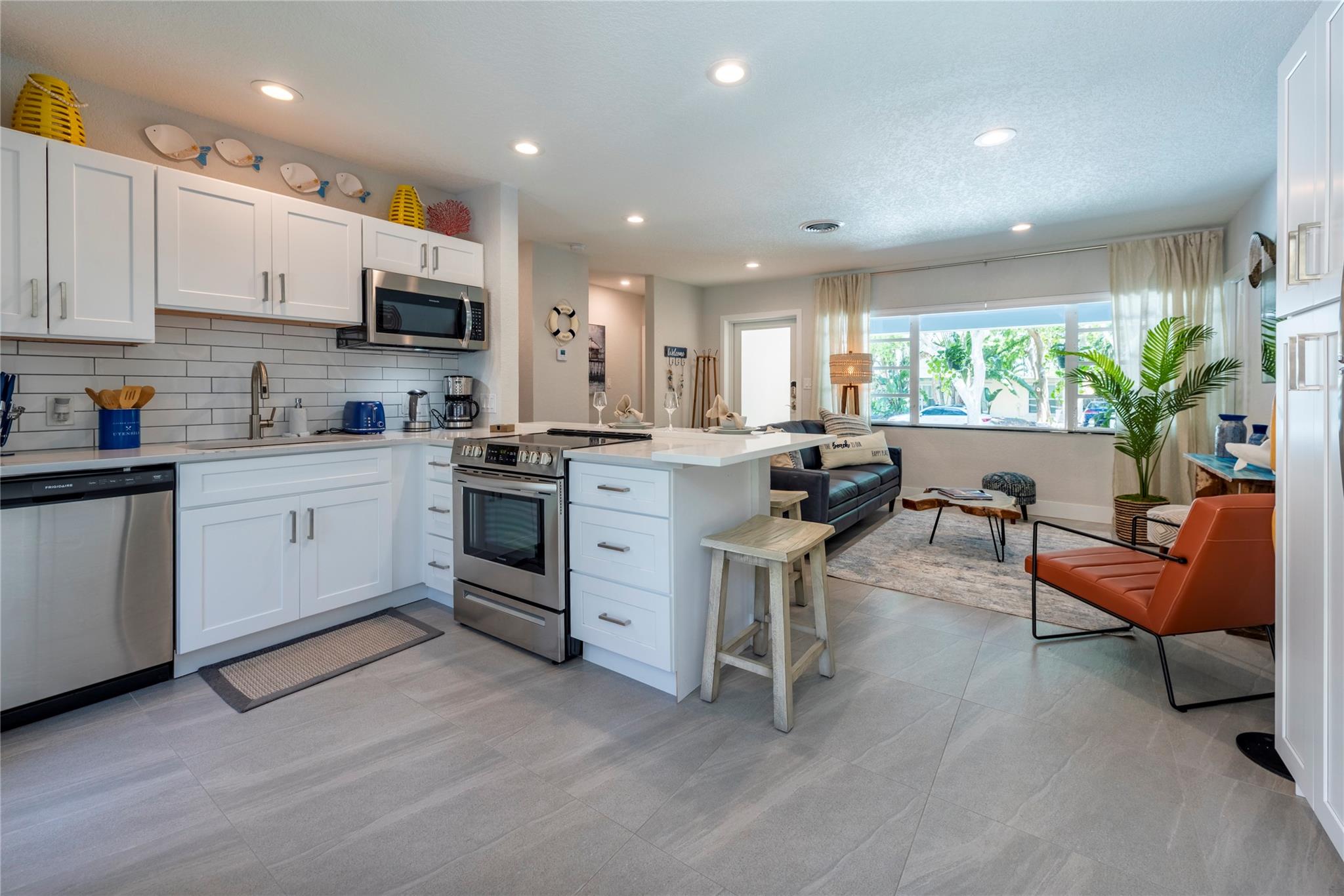 HILLSBORO SHORES - Residential Income