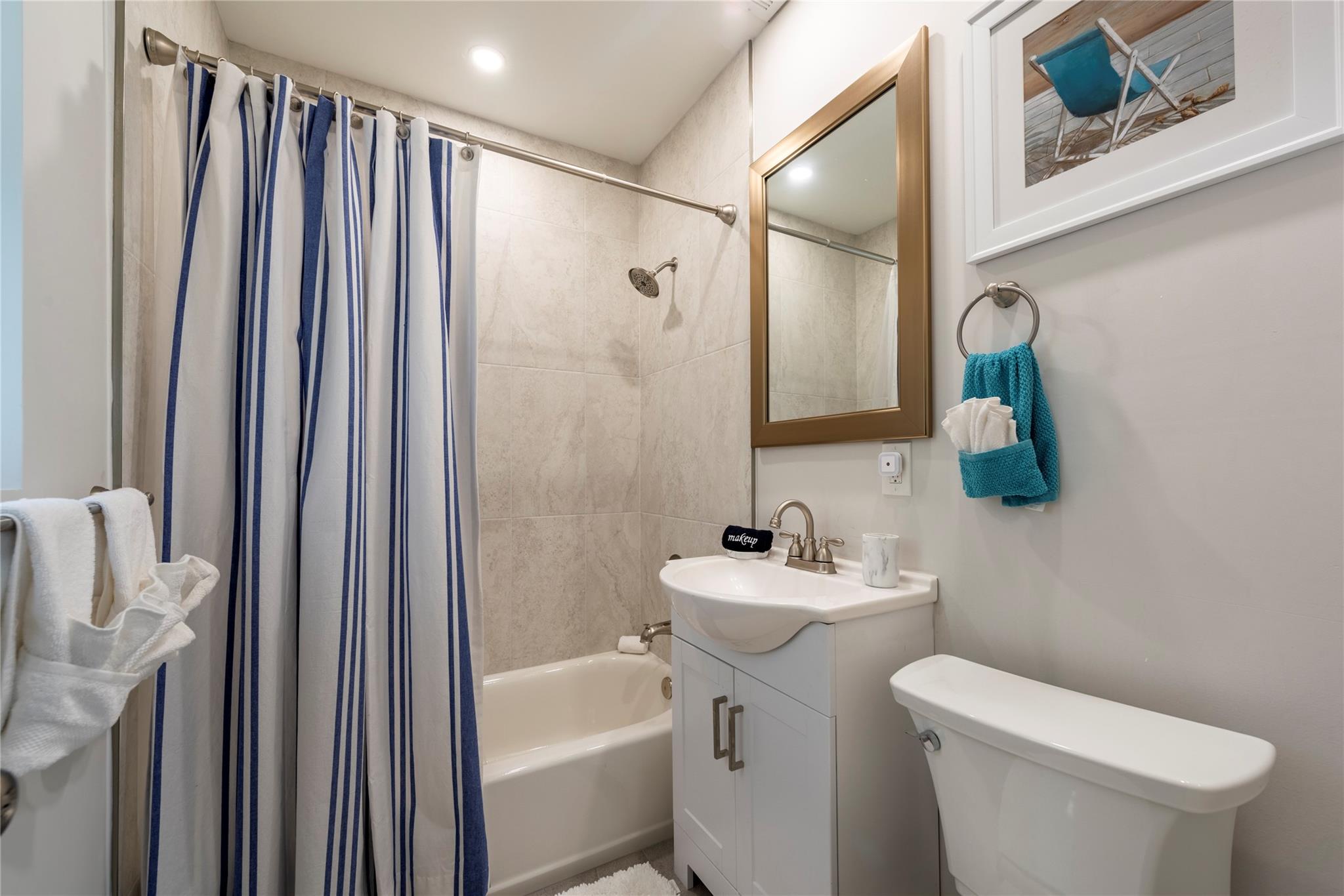 HILLSBORO SHORES - Residential Income