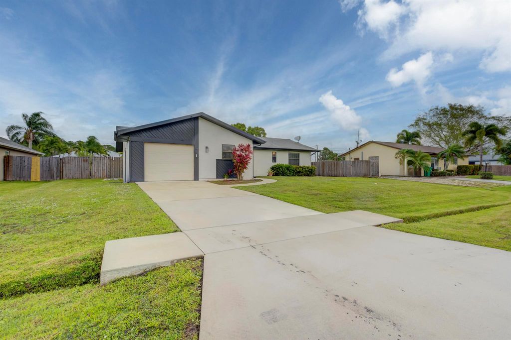 Photo of 773 SE Brookedge Avenue, Port Saint Lucie, FL 34983 (MLS # R10954652)