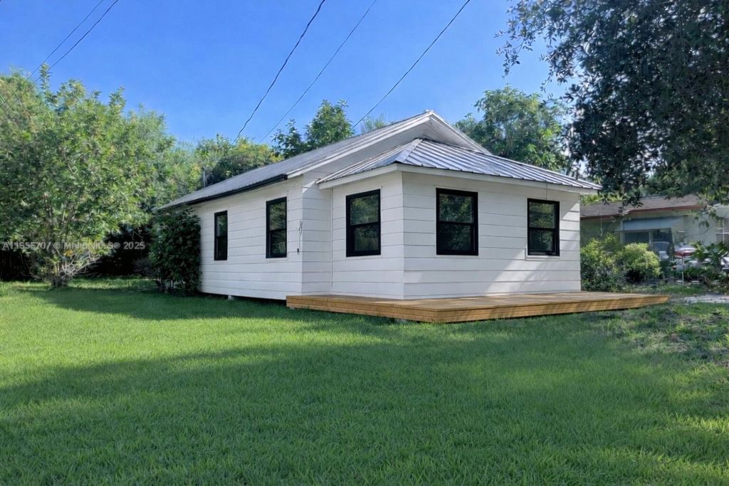 Photo of 156 Pearl Street, Boca Raton, FL 33432 (MLS # B26021607)