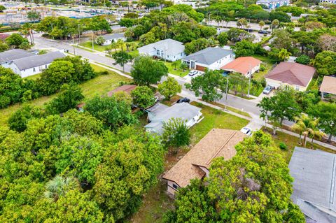 Tiny photo for 156 Pearl Street, Boca Raton, FL 33432 (MLS # B26021607)