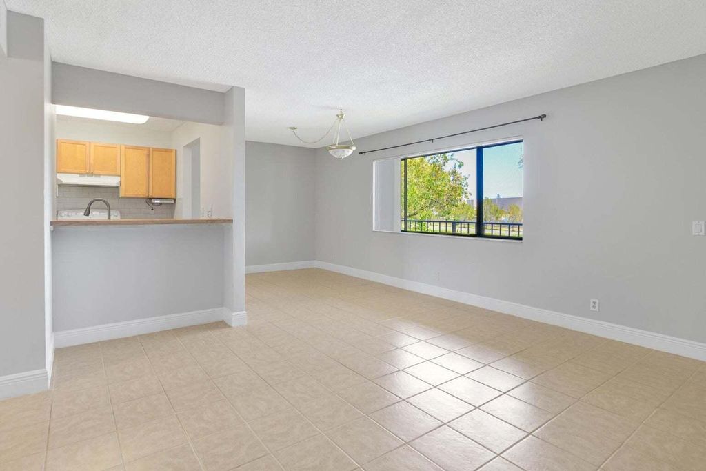 Photo of 112 Meadows Circle, Boynton Beach, FL 33436 (MLS # R10986341)