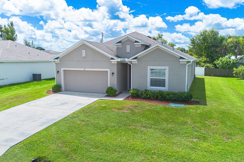 Photo of 742 SE Majestic Terrace, Port Saint Lucie, FL 34983 (MLS # R11120560)