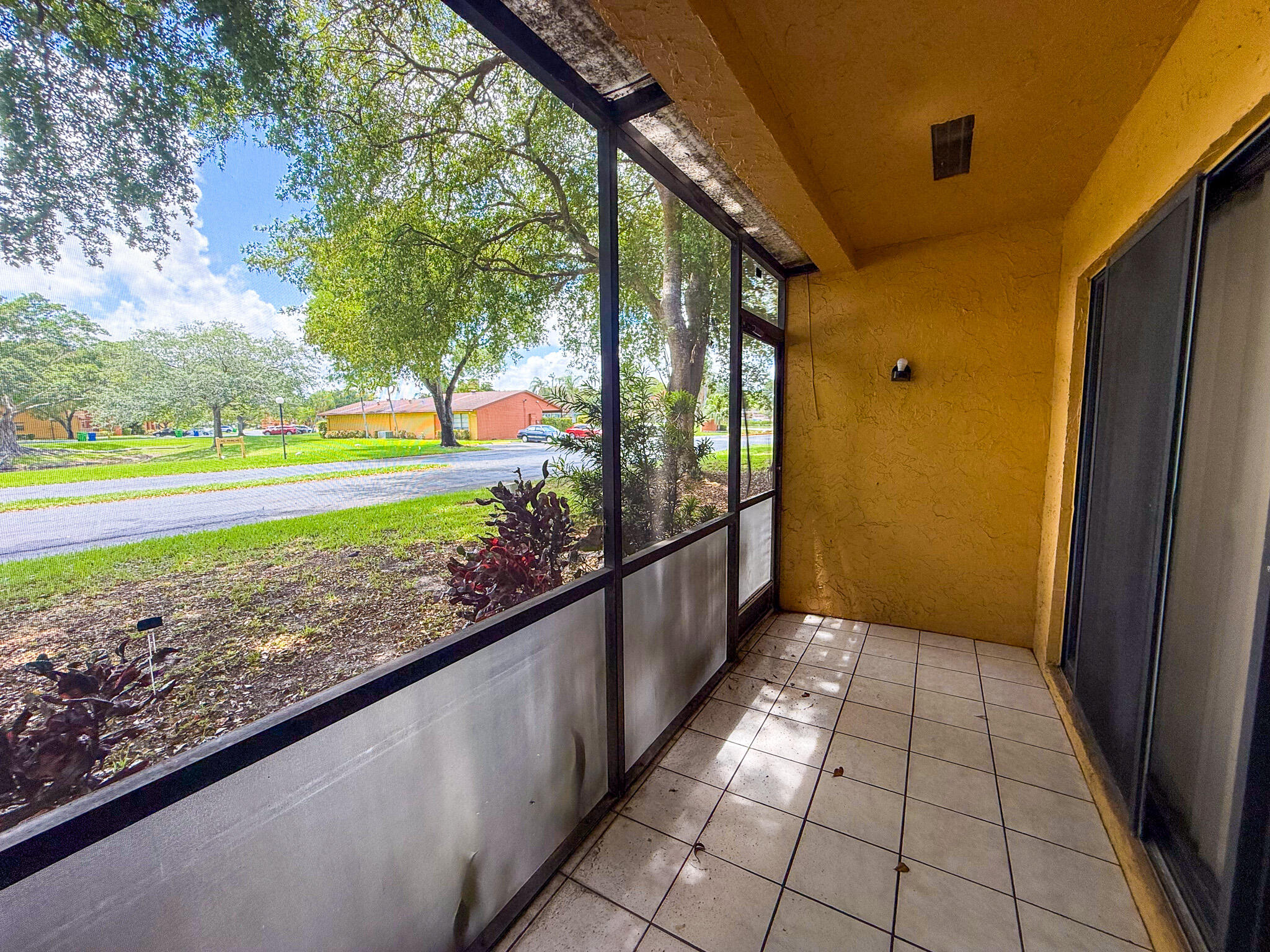 SPRINGTREE LAKES - Residential
