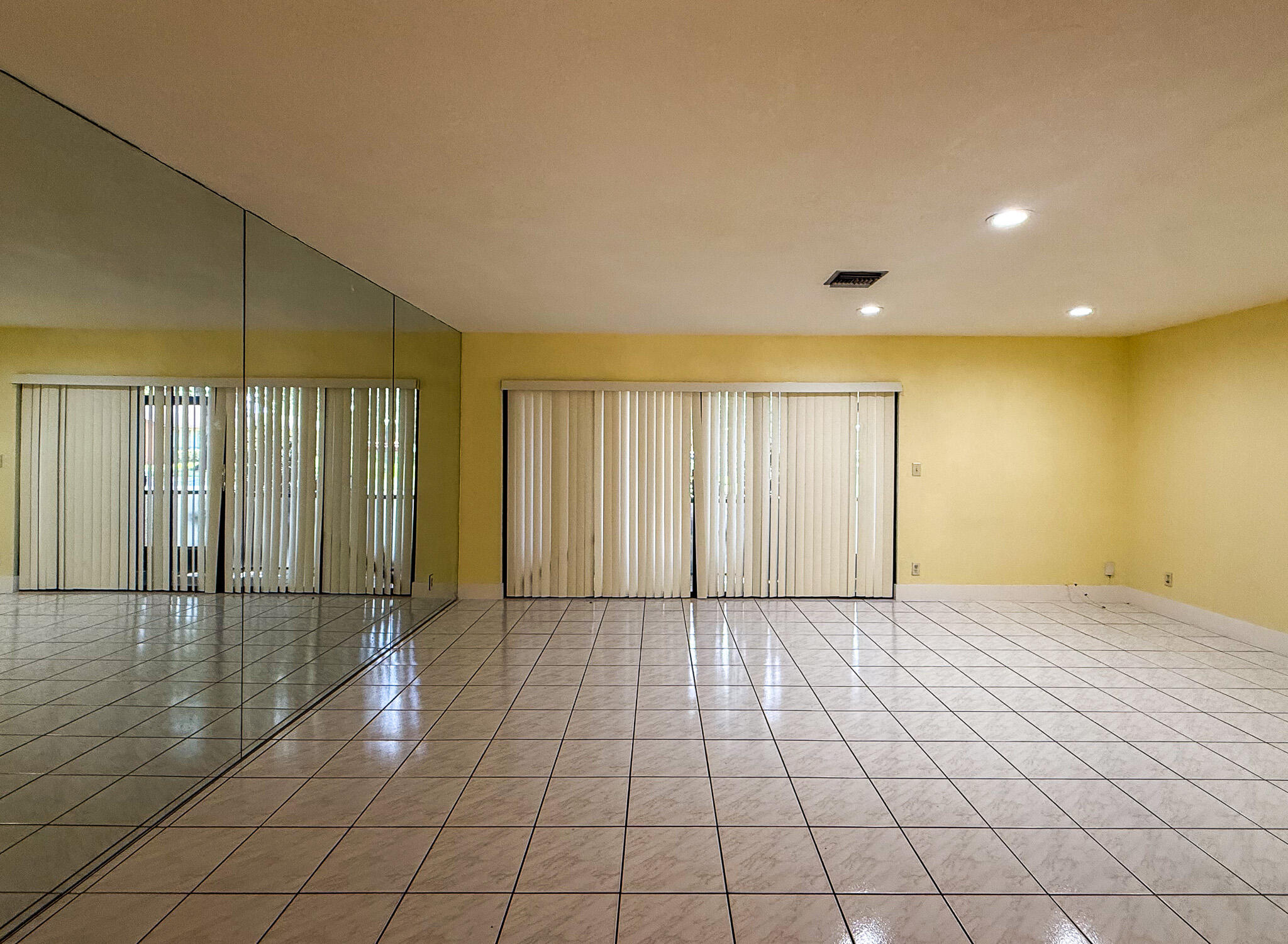 SPRINGTREE LAKES - Residential