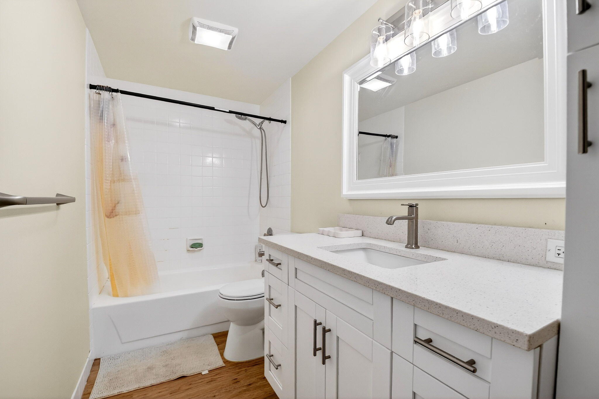 WATERSIDE LUXURY TOWNHOMES CONDO - Residential Lease