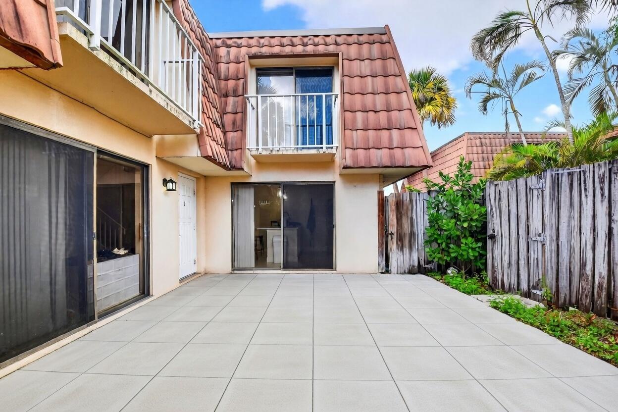 WATERSIDE LUXURY TOWNHOMES CONDO - Residential Lease