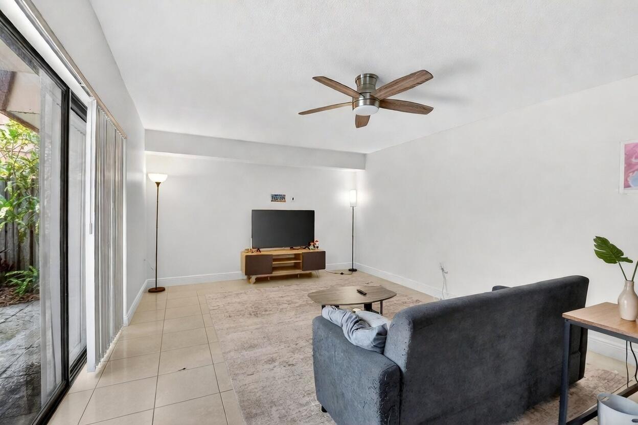 WATERSIDE LUXURY TOWNHOMES CONDO - Residential Lease