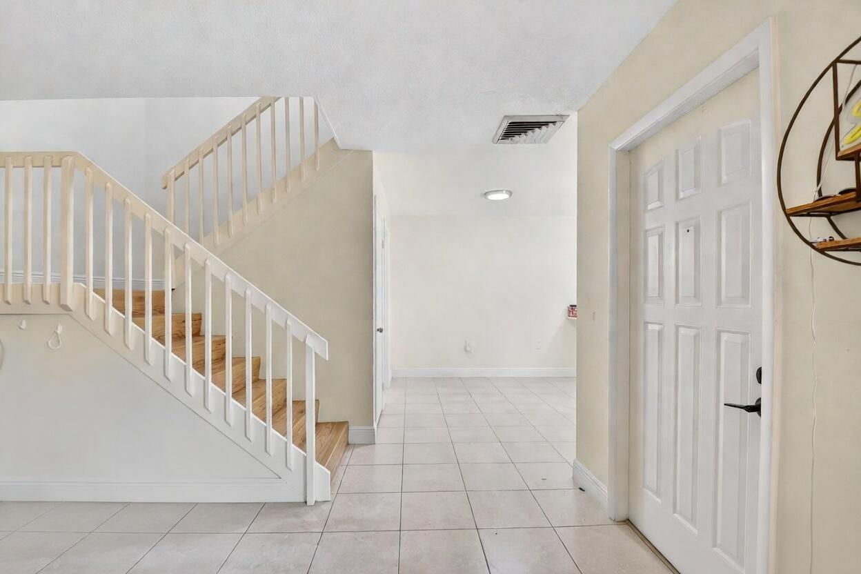 WATERSIDE LUXURY TOWNHOMES CONDO - Residential Lease