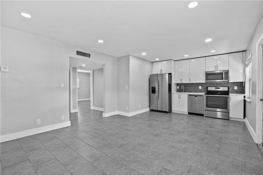 Photo of 1470 N Dixie Highway #2, Fort Lauderdale, FL 33304 (MLS # B26025216)
