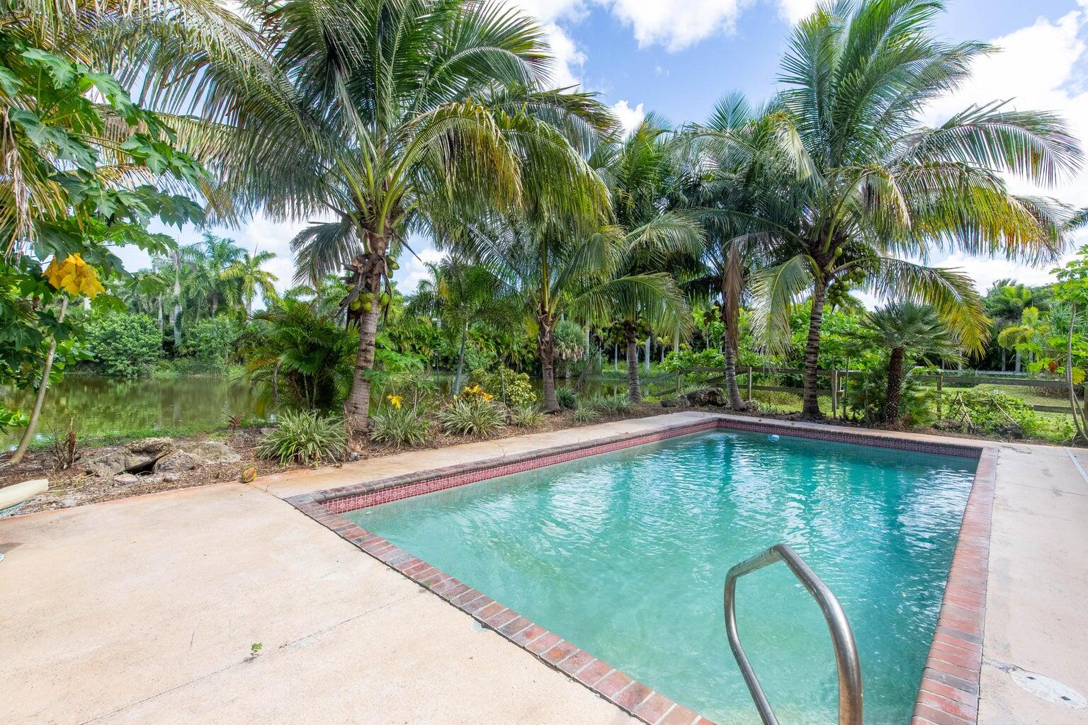 LOXAHATCHEE GROVES - Residential