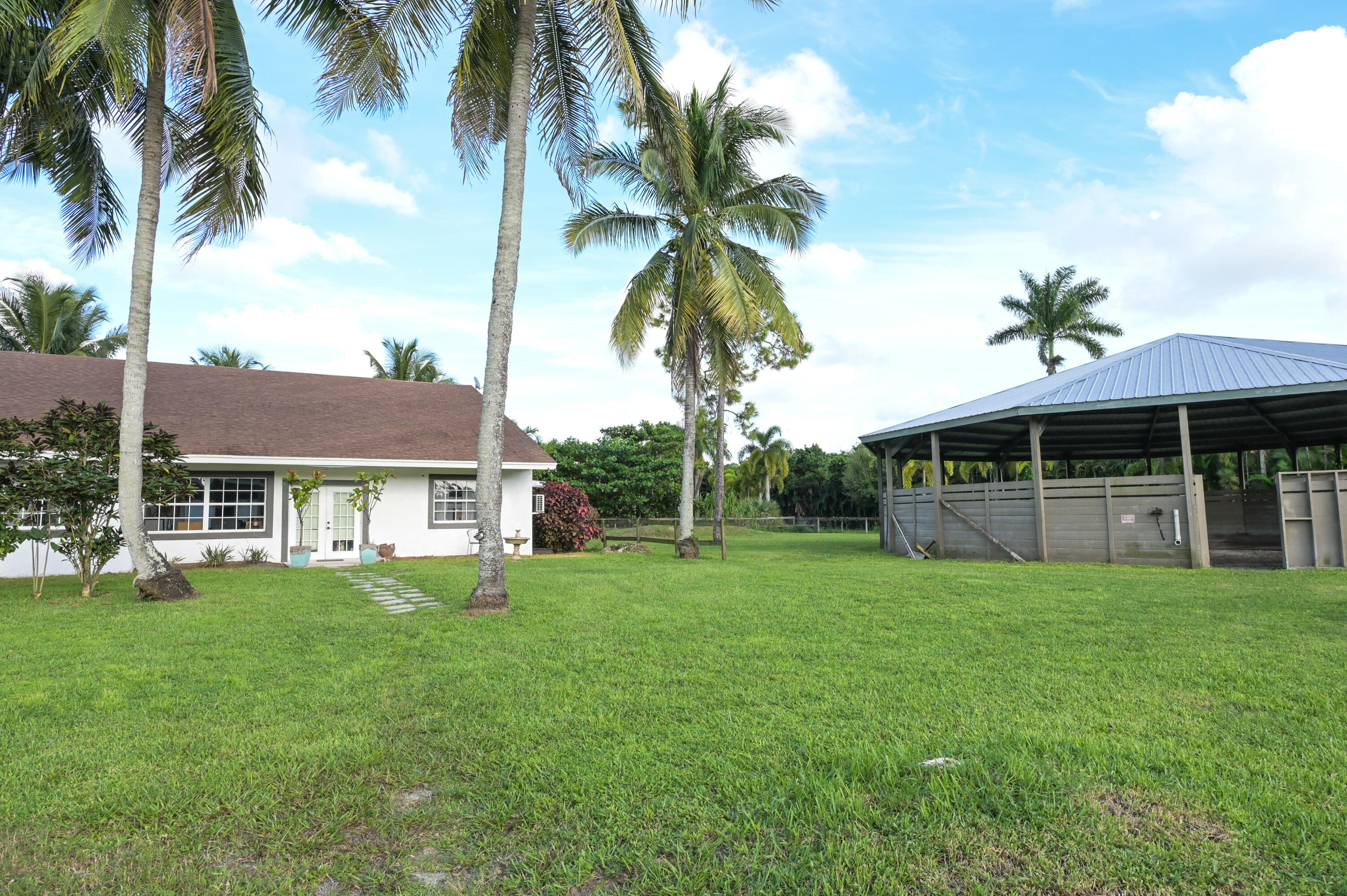 LOXAHATCHEE GROVES - Residential