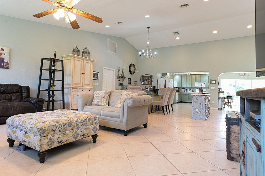 LOXAHATCHEE GROVES - Residential
