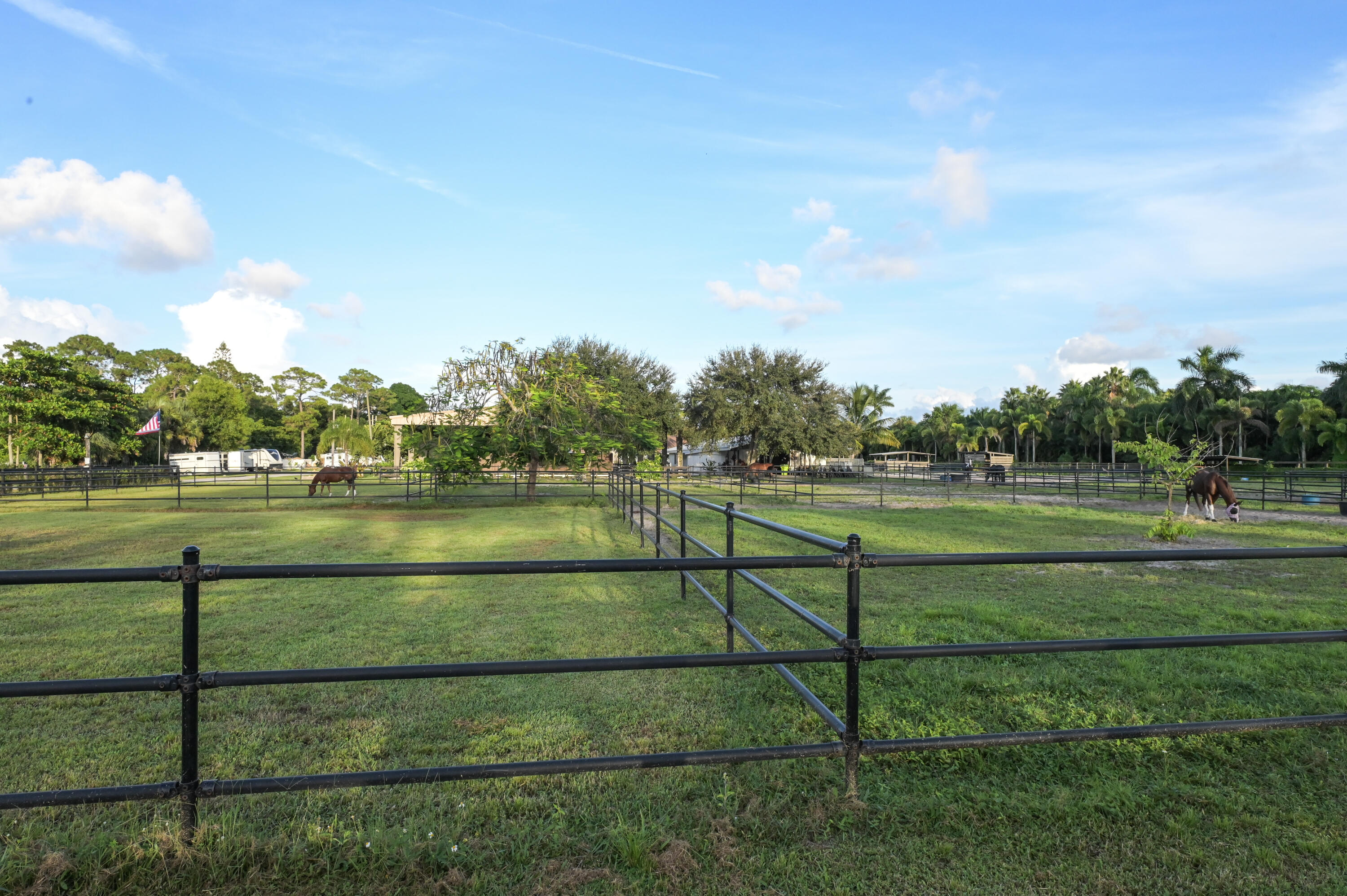 LOXAHATCHEE GROVES - Residential