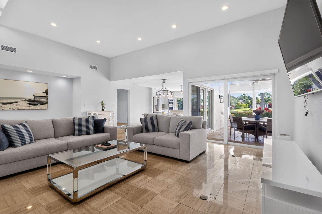 Photo of 625 LAKEWOODE Circle W, Delray Beach, FL 33445 (MLS # B26062301)