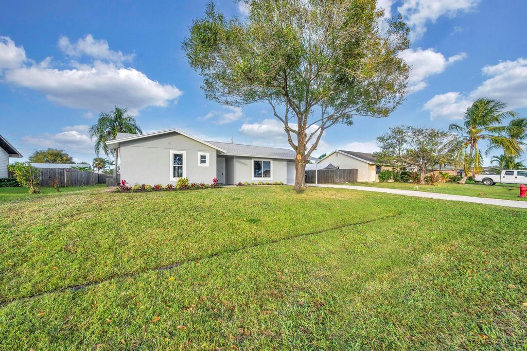 Photo of 643 SW Dolores Avenue, Port Saint Lucie, FL 34983 (MLS # R10944541)