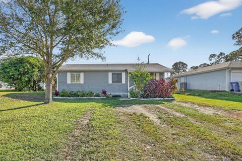 Photo of 1140 11th Terrace SW, Vero Beach, FL 32962 (MLS # R11134949) Photo of 1140 11th Terrace SW, Vero Beach, FL 32962 (MLS # R11134949)