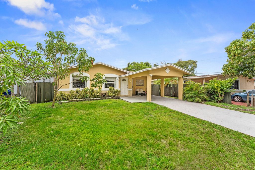 Photo of 2640 NW 14th Court, Fort Lauderdale, FL 33311 (MLS # B26025017)
