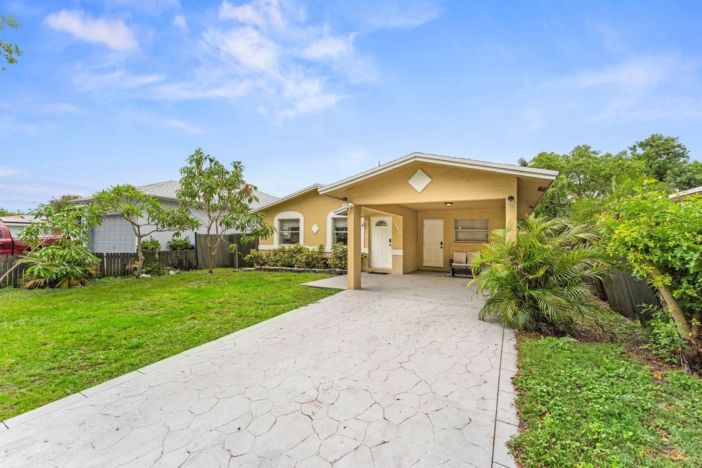 Photo of 2640 NW 14th Court, Fort Lauderdale, FL 33311 (MLS # B26025017)