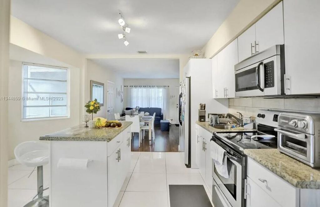 Photo of 2552 Wiley Street, Hollywood, FL 33020 (MLS # B26010030)