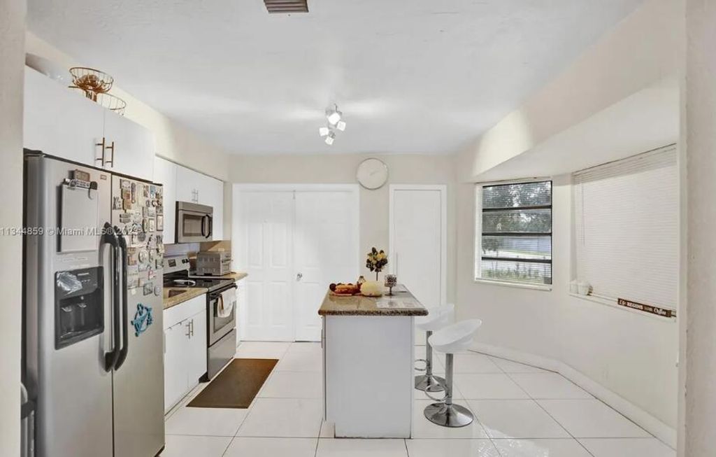 Photo of 2552 Wiley Street, Hollywood, FL 33020 (MLS # B26010030)