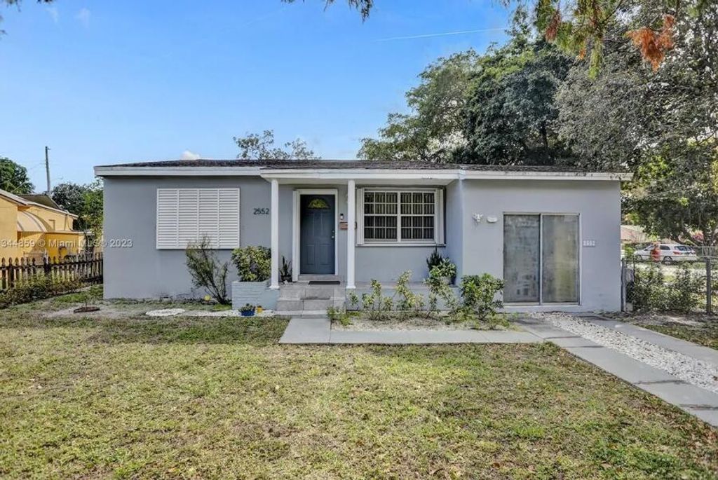 Photo of 2552 Wiley Street, Hollywood, FL 33020 (MLS # B26010030)