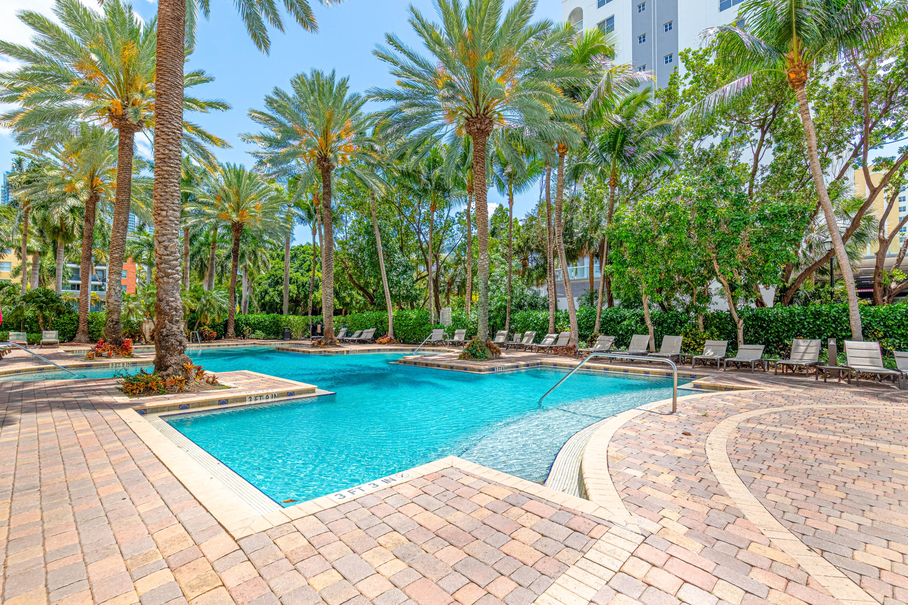 PORTO BELLAGIO CONDO - Residential