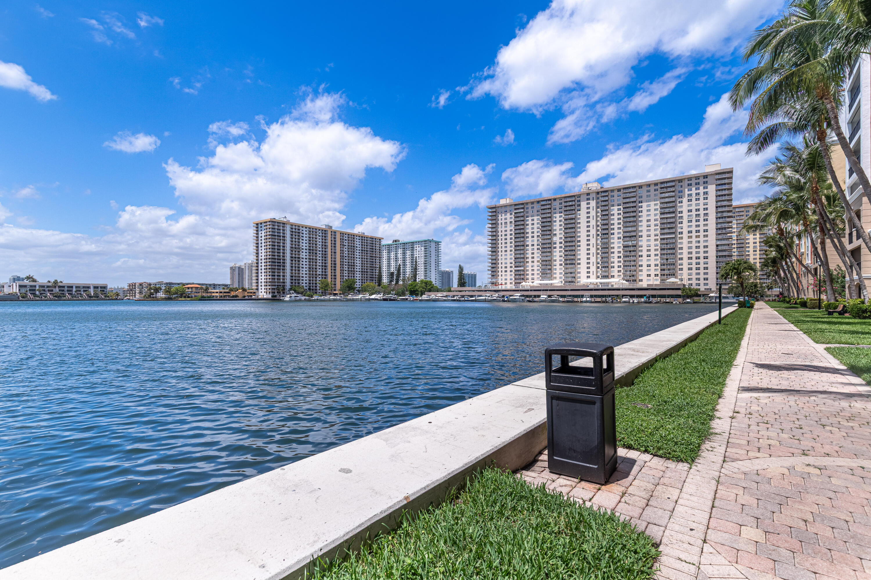 PORTO BELLAGIO CONDO - Residential