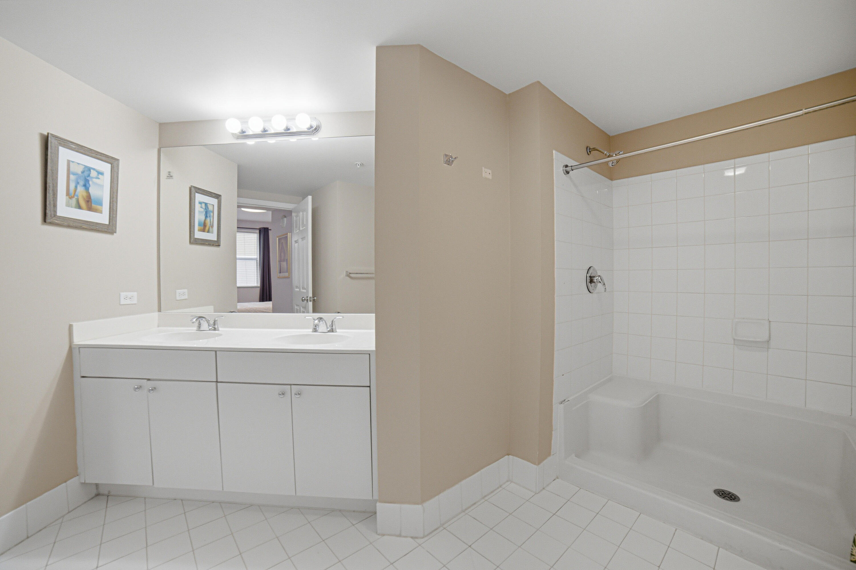 PORTO BELLAGIO CONDO - Residential