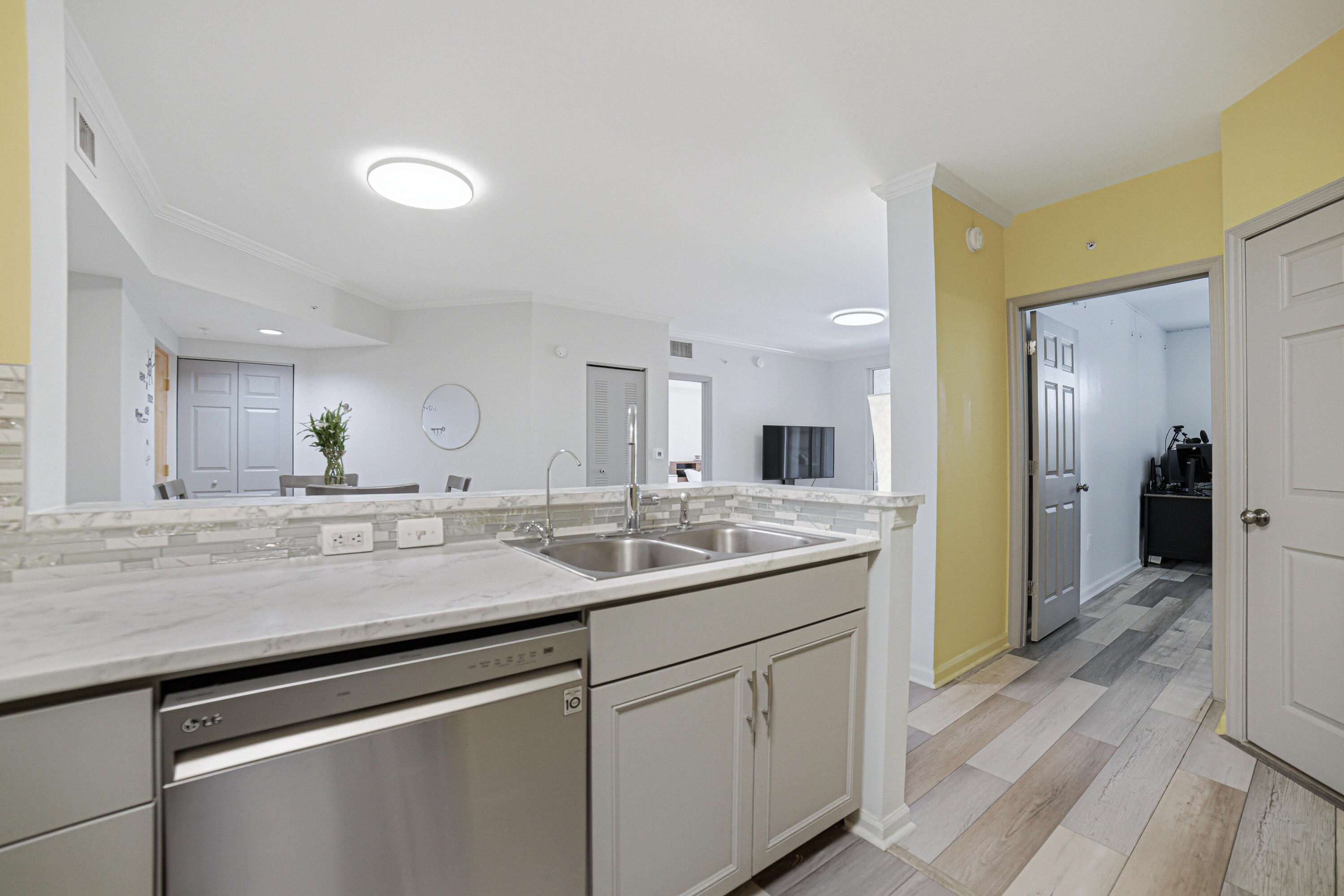 PORTO BELLAGIO CONDO - Residential