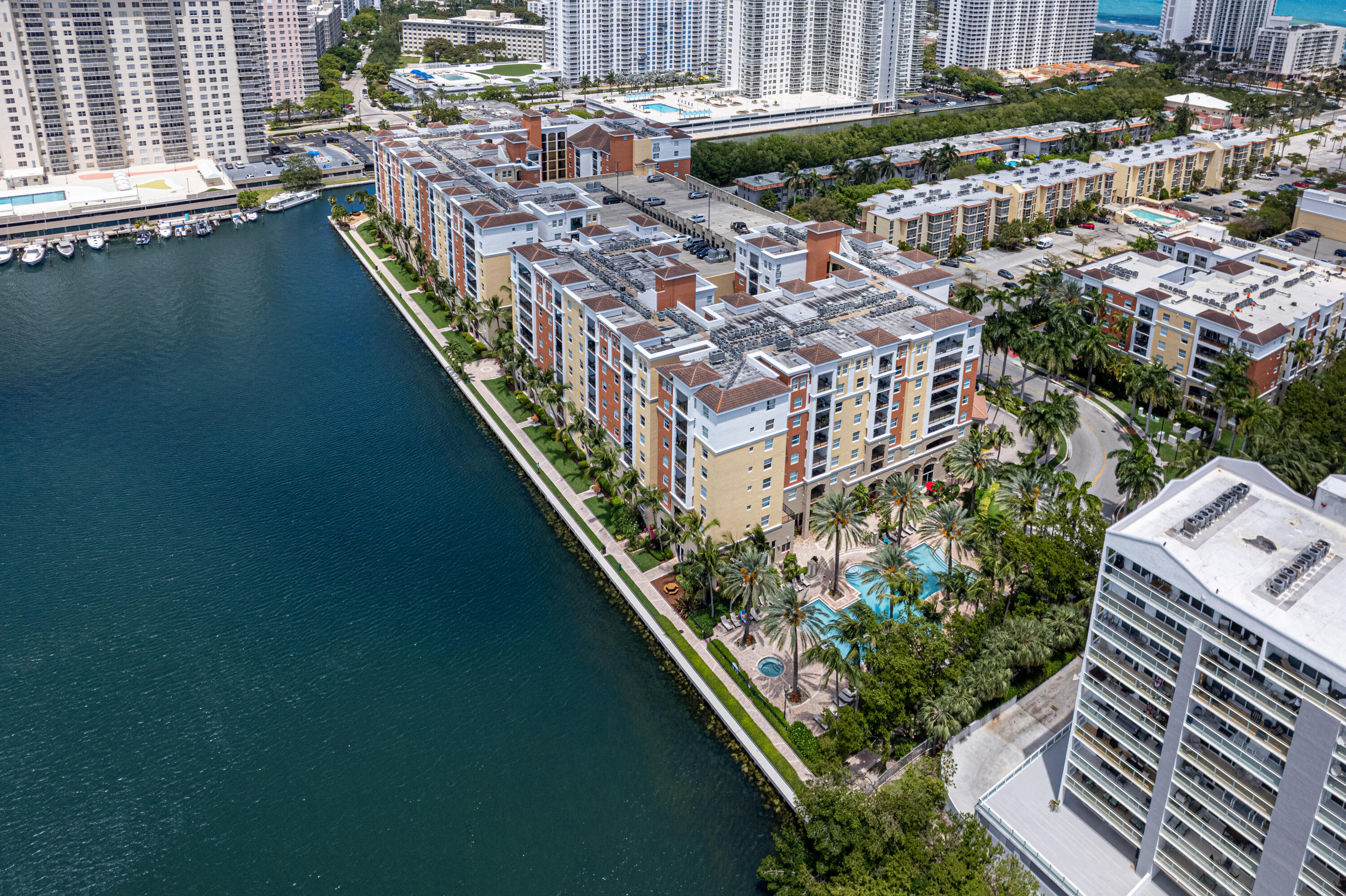 PORTO BELLAGIO CONDO - Residential