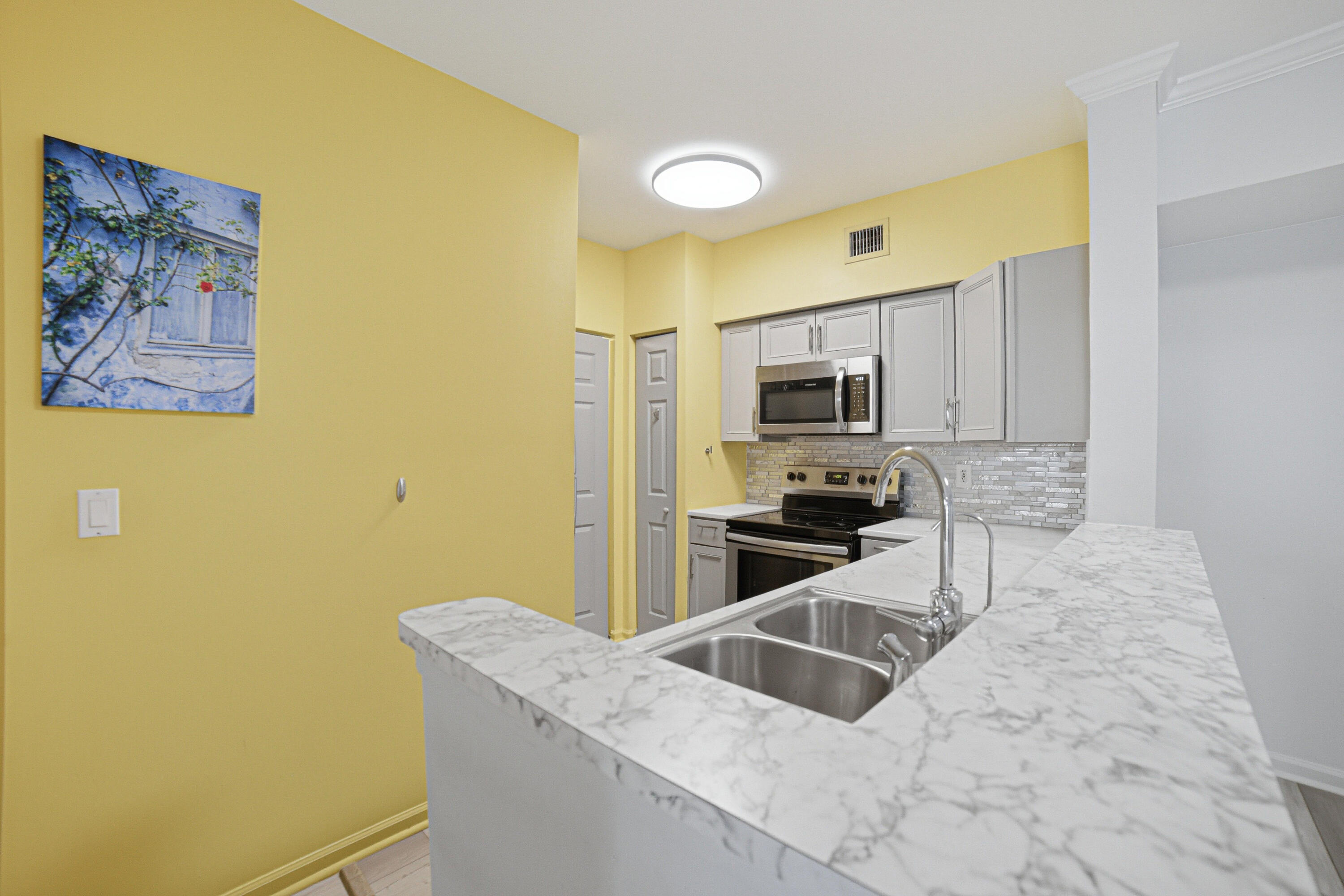 PORTO BELLAGIO CONDO - Residential