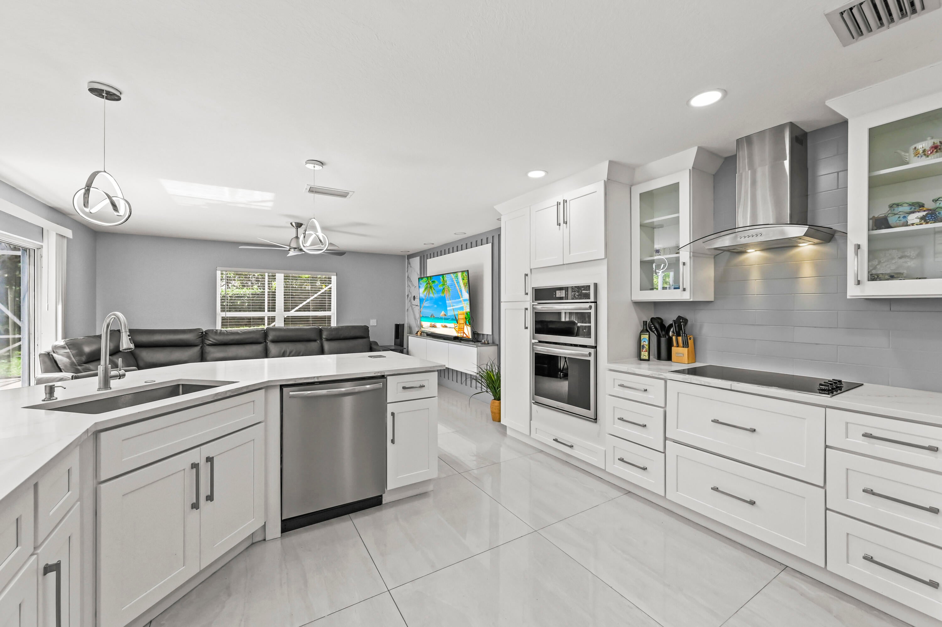 5066 NORTHERN LIGHTS Drive