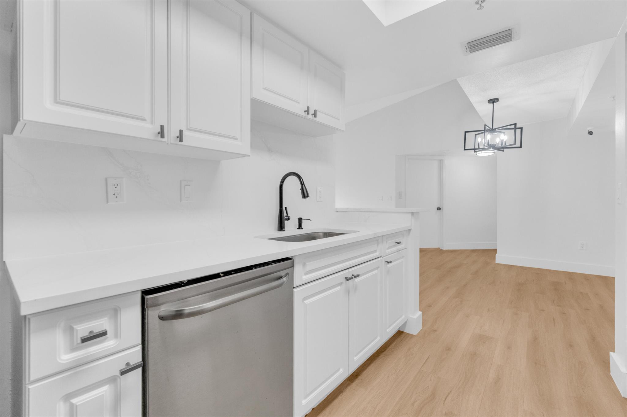 GRAND VIEW AT CRESTWOOD C - Residential Lease