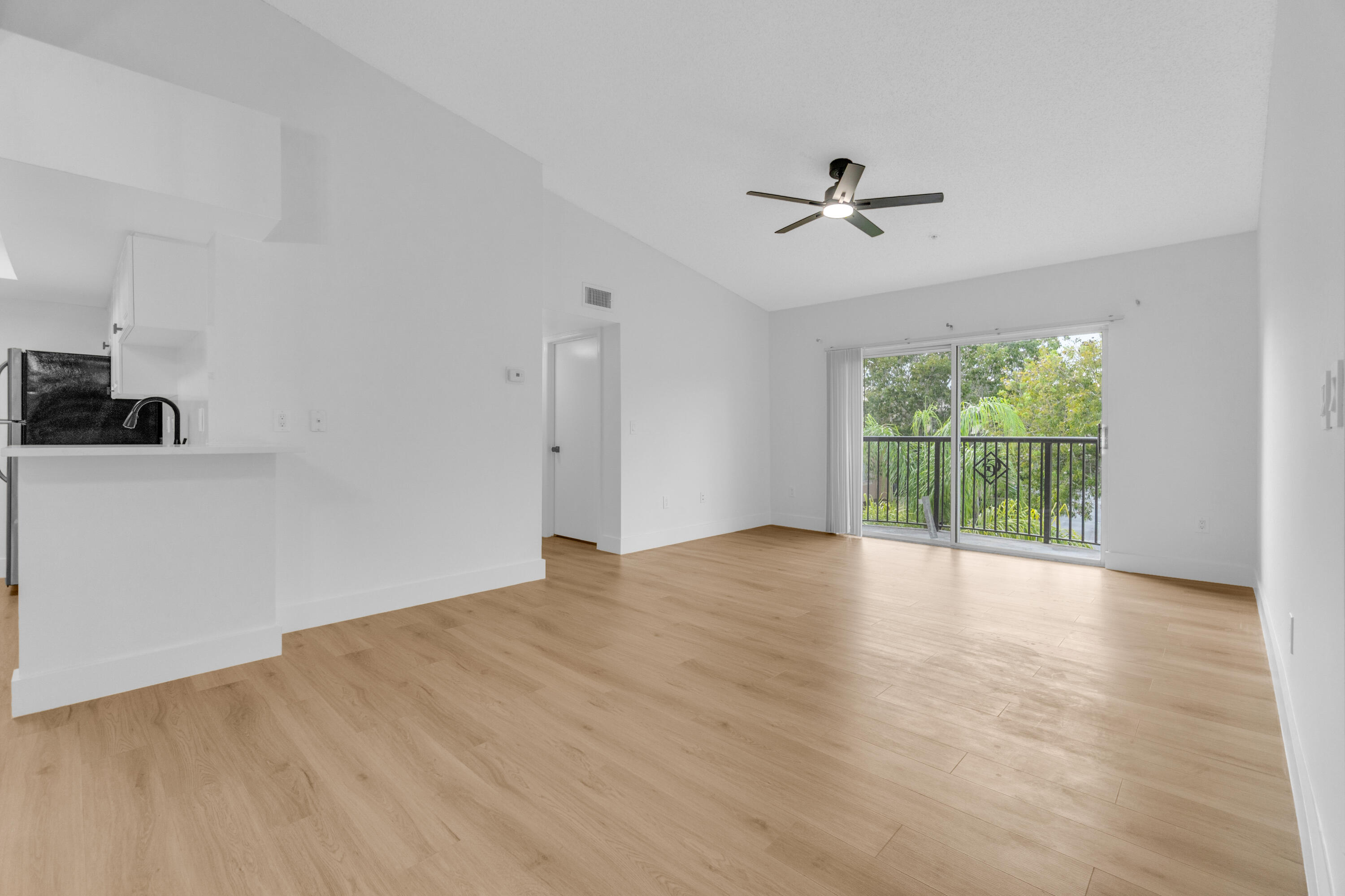 GRAND VIEW AT CRESTWOOD C - Residential Lease