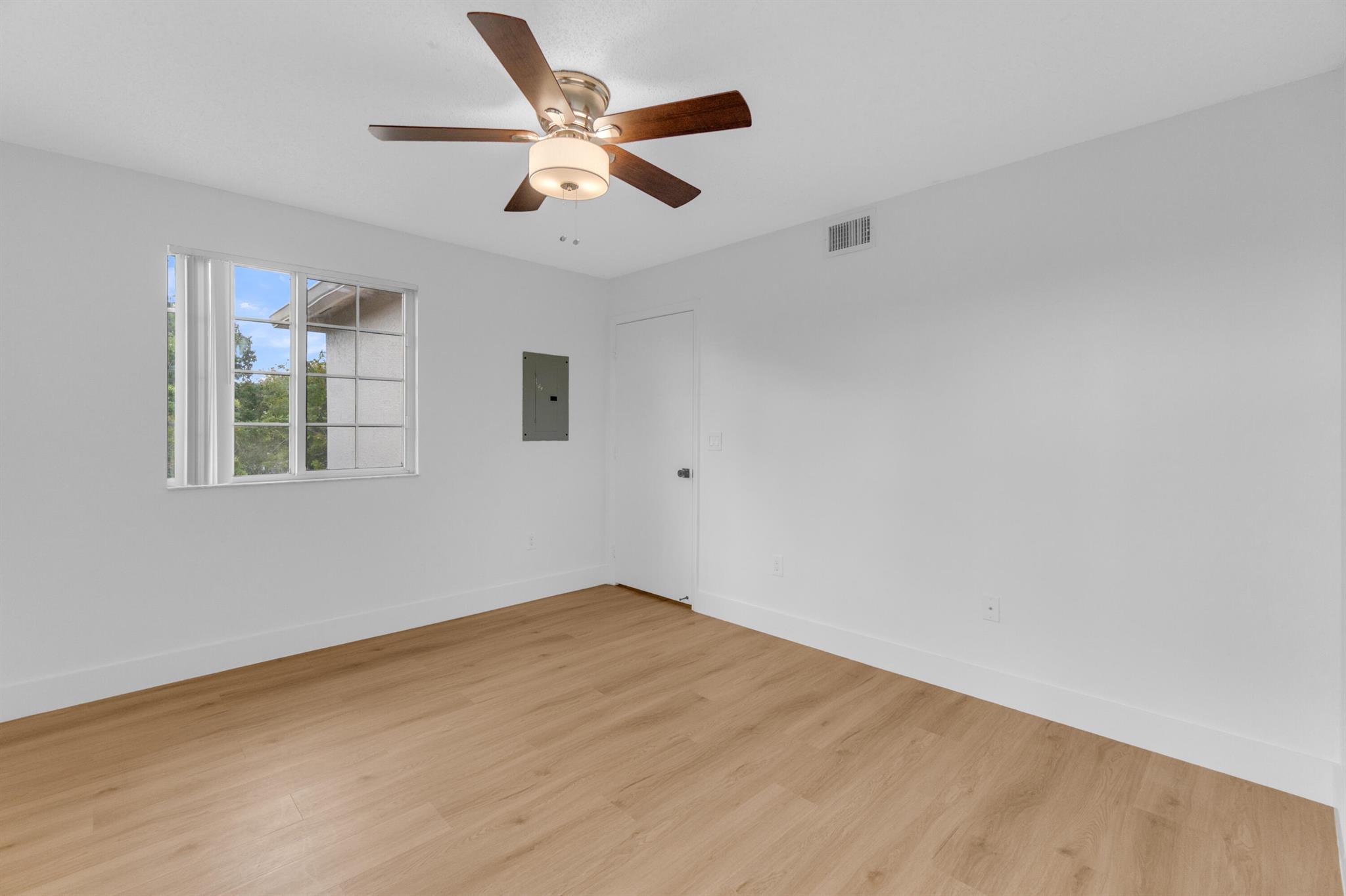 GRAND VIEW AT CRESTWOOD C - Residential Lease