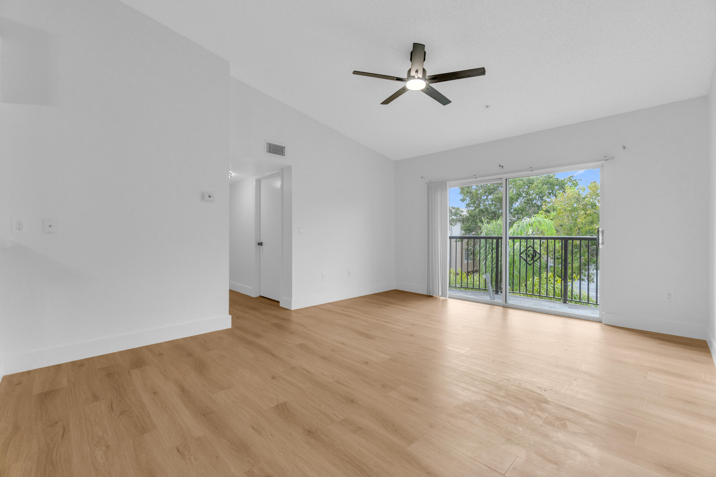 GRAND VIEW AT CRESTWOOD C - Residential Lease