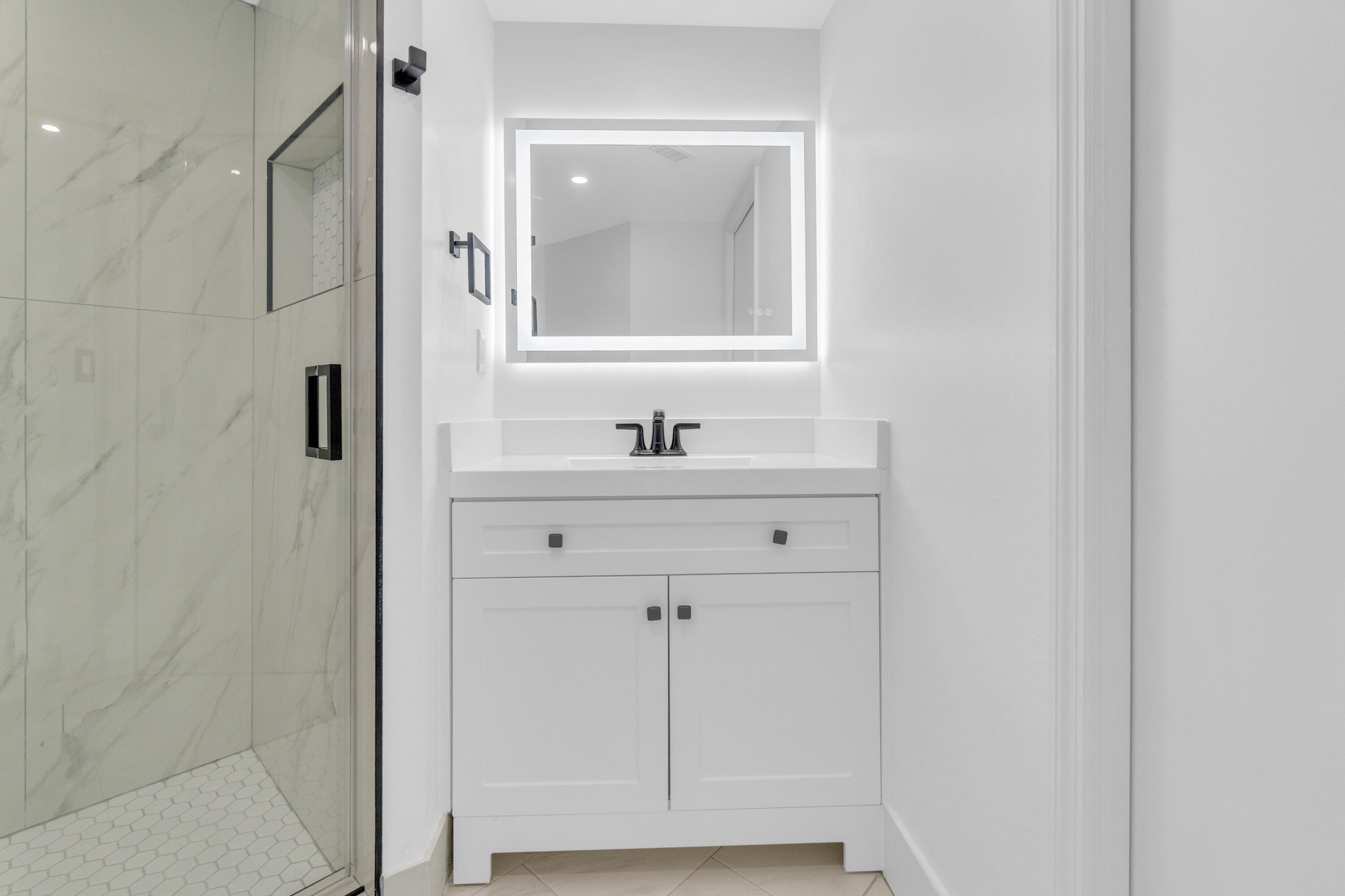 GRAND VIEW AT CRESTWOOD C - Residential Lease