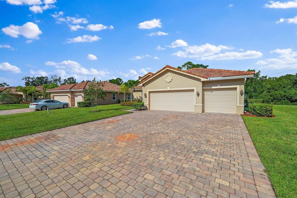 Photo of 1306 SE Conference Circle, Stuart, FL 34997 (MLS # R10744186)