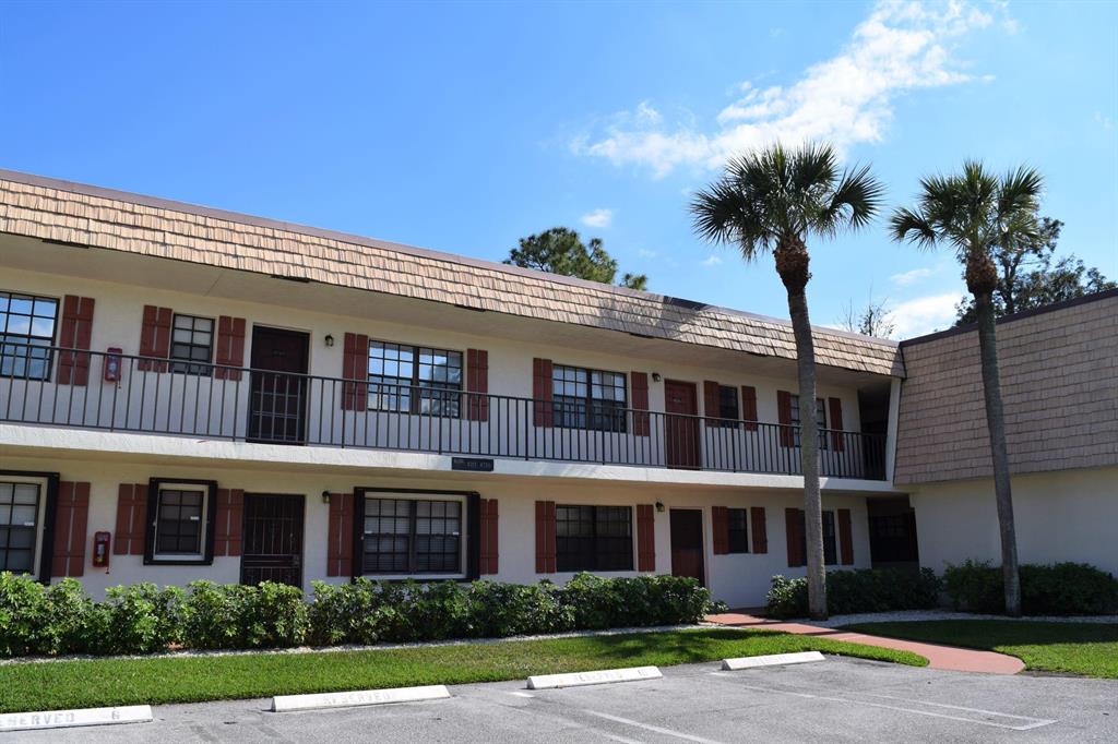 BEAUTIFUL 2 BED, 2 BATH, FIRST FLOOR CONDO, ALL AGES, CLOSED PATIO WITH WASHER / DRYER. THOUGHTTED TILES, FRESHLY PAINTED
