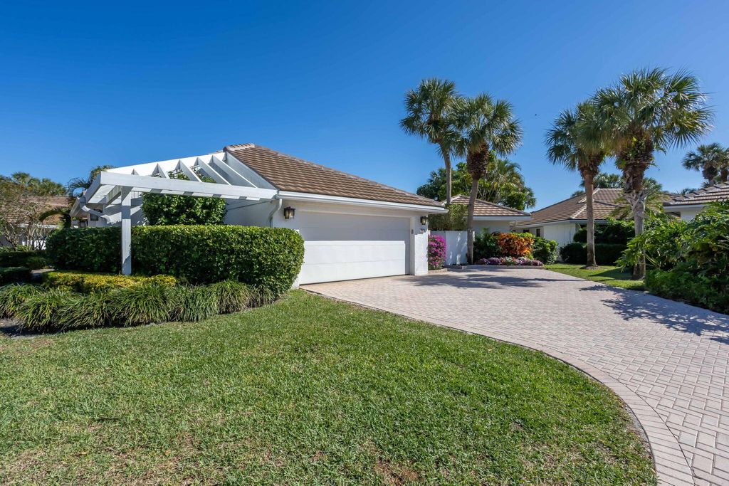 Photo of 20516 Linksview Way, Boca Raton, FL 33434 (MLS # R11155670)