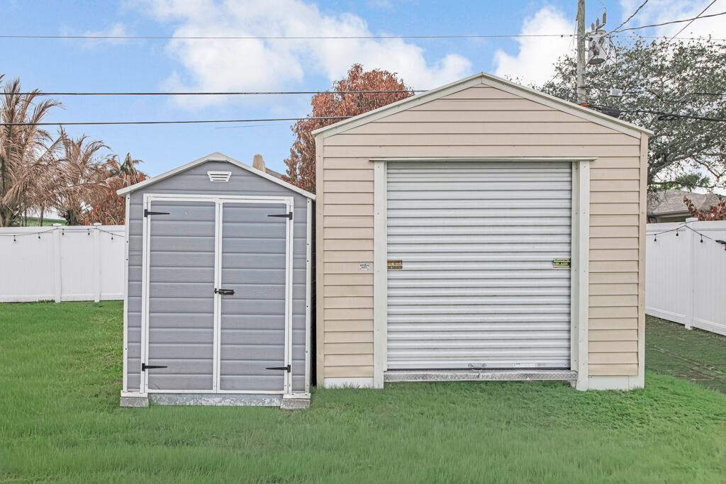 PORT ST LUCIE SECTION 8 - Residential