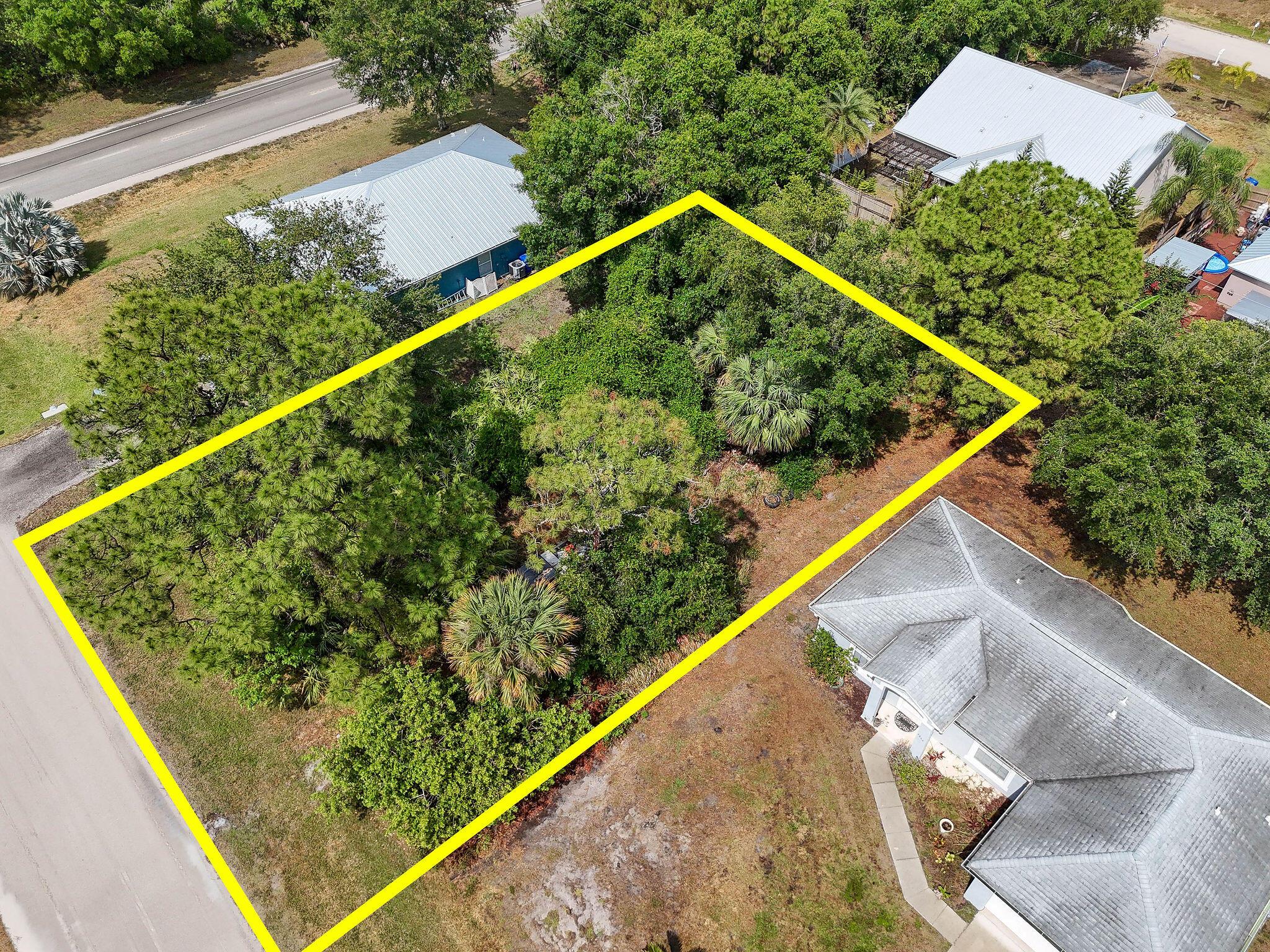 VERO LAKES ESTATES - Land